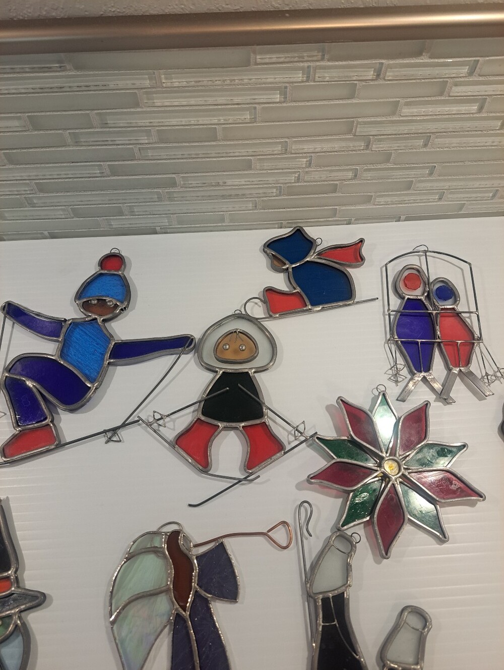 16 Stained Glass Suncatchers And Window Hanging Ornaments - Picture 5 of 11